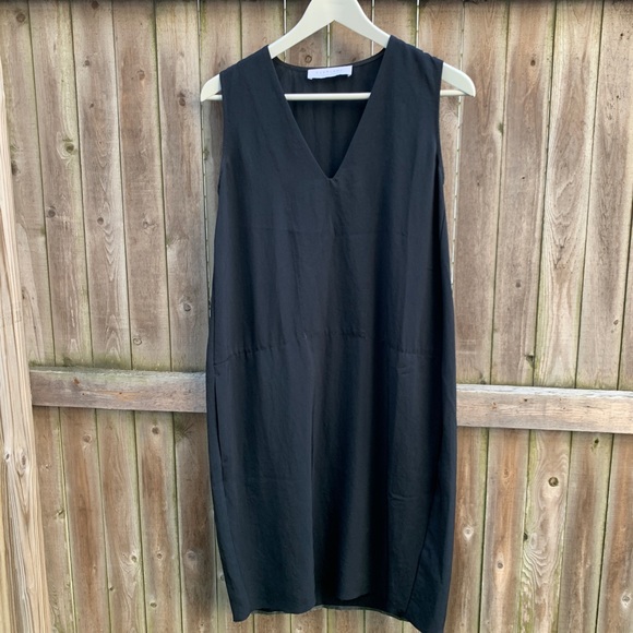 Everlane Dresses & Skirts - Everlane goweave black sleeveless dress